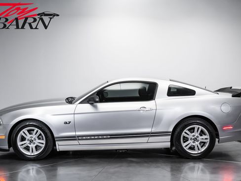Used 2014 Ford Mustang Coupe RWD image 2