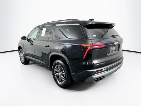 Used 2025 Chevrolet Traverse LT FWD image 5
