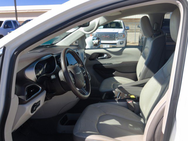 Used 2017 Chrysler Pacifica Touring-L Plus w/ Tire & Wheel Group FWD image 14