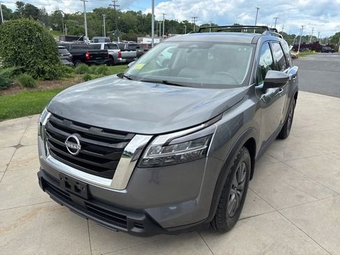 Used 2022 Nissan Pathfinder SV w/ SV Premium Package AWD/4WD image 3