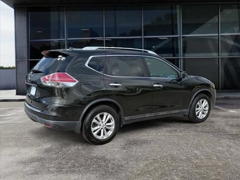 Used 2016 Nissan Rogue SV w/ SV Family Package FWD image 5