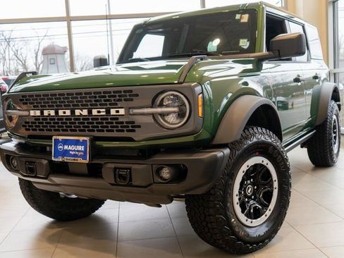 New 2025 Ford Bronco Badlands w/ Sasquatch Package AWD/4WD image 1