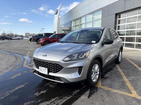 Used 2022 Ford Escape SE w/ Cold Weather Package image 3