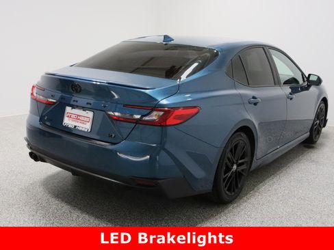 Used 2025 Toyota Camry SE image 7