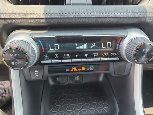 Certified 2024 Toyota RAV4 LE AWD/4WD image 27