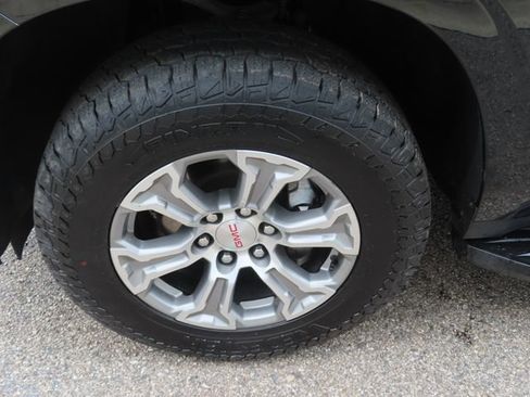 Used 2024 GMC Yukon SLE AWD/4WD image 16