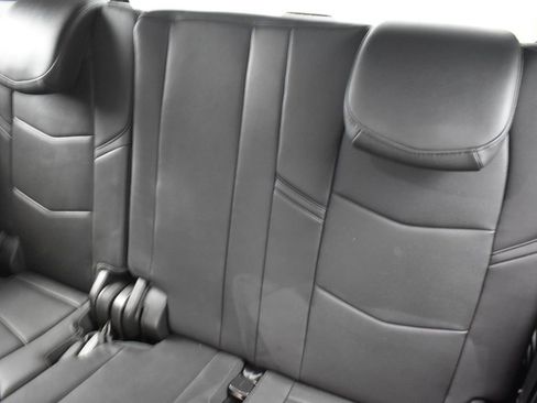 Used 2020 Cadillac Escalade Luxury w/ LPO, Radiant Package AWD/4WD image 30
