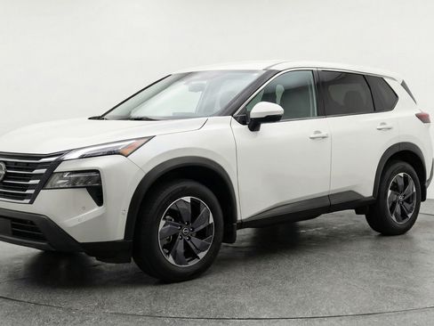 Used 2025 Nissan Rogue SV image 3