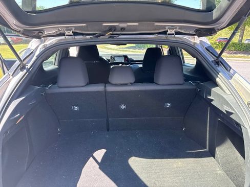 Used 2018 Toyota C-HR XLE FWD image 10