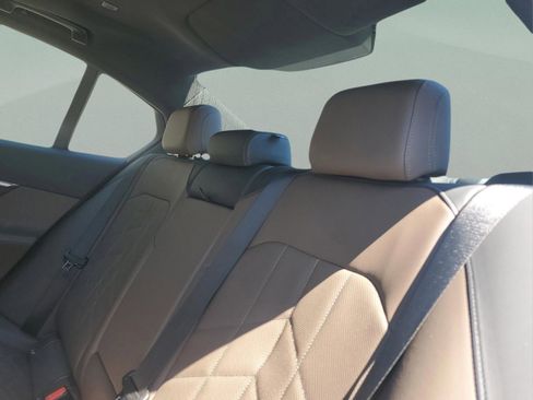 Used 2025 BMW i5 eDrive40i w/ Premium Package image 11