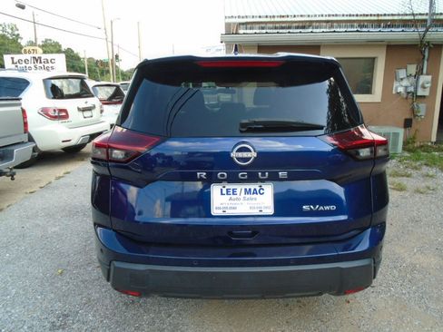 Used 2024 Nissan Rogue SV AWD/4WD image 5
