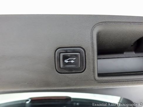 Used 2022 GMC Terrain SLT image 21