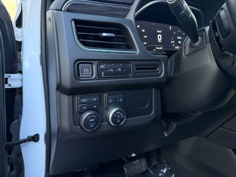 Used 2023 GMC Yukon SLT AWD/4WD image 40