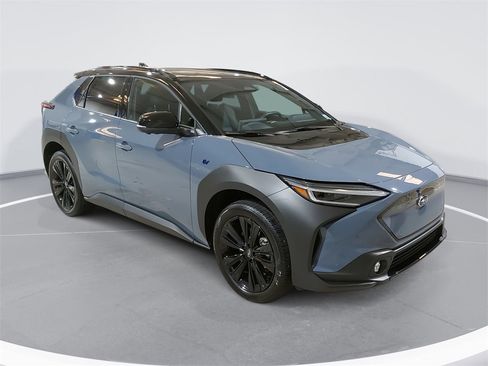 Used 2025 Subaru Solterra Touring image 3