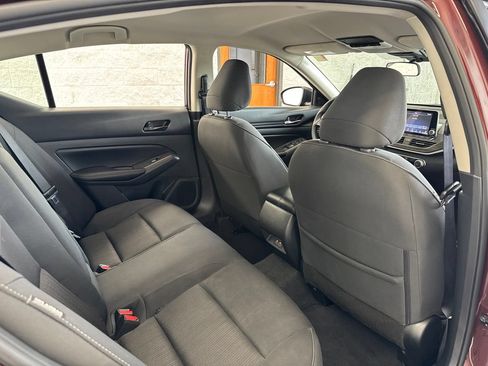 Used 2025 Nissan Altima 2.5 SV FWD image 40