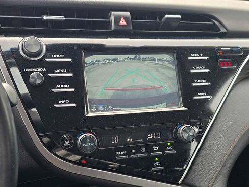 Used 2018 Toyota Camry XLE FWD image 23