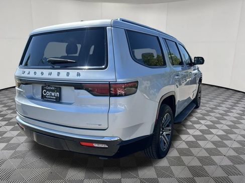 Used 2024 Jeep Wagoneer Series II w/ Flexible Seating Group AWD/4WD image 8