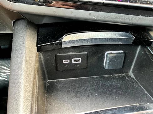 Used 2023 Buick Envision Essence FWD image 19