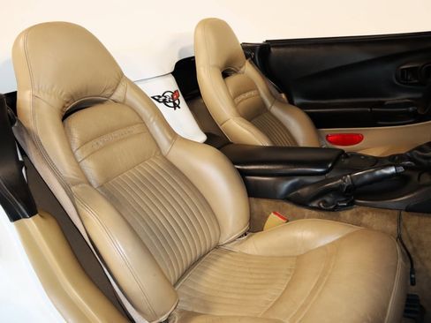 Used 2004 Chevrolet Corvette w/ Preferred Equipment Group image 49