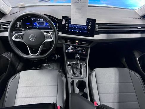 Certified 2025 Volkswagen Jetta SE FWD image 18