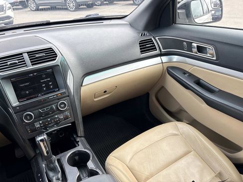 Used 2016 Ford Explorer XLT w/ Equipment Group 202A image 31