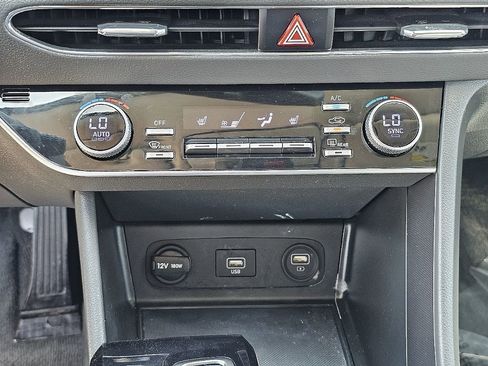 Used 2012 MAZDA MAZDA3 i Touring FWD image 25