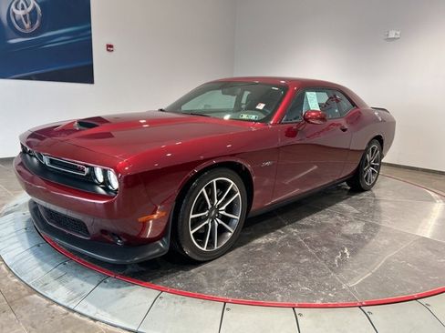 Used 2023 Dodge Challenger R/T image 2