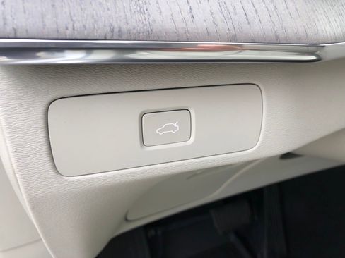 New 2025 Volvo XC90 B6 Plus w/ Protection Package Premier image 13