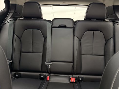 Certified 2023 Volvo XC40 B5 Plus w/ Protection Package Premier AWD/4WD image 25