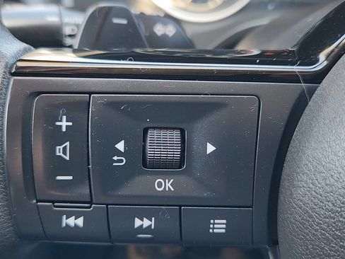 Used 2023 Nissan Rogue SV AWD/4WD image 12