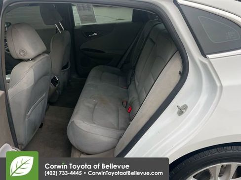 Used 2017 Chevrolet Malibu LT image 22