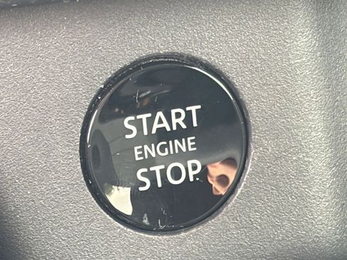 Used 2025 Nissan Rogue SV image 20