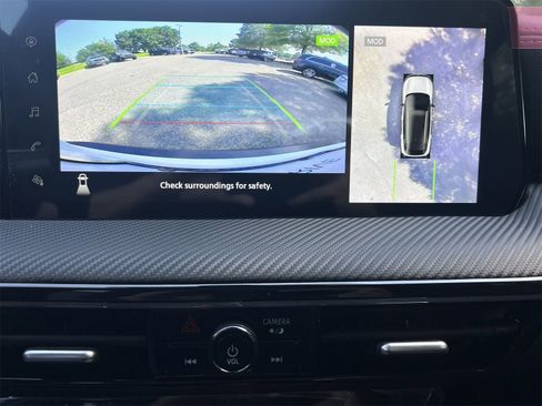 New 2025 Nissan Kicks SR image 3