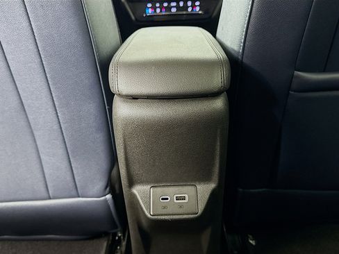 Used 2022 Chevrolet Bolt EUV LT w/ Convenience Package image 25