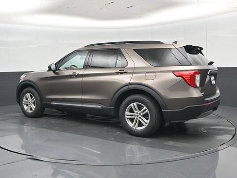 Used 2021 Ford Explorer XLT w/ Equipment Group 202A AWD/4WD image 33