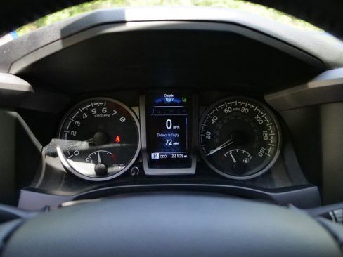 Used 2022 Toyota Tacoma TRD Sport image 7