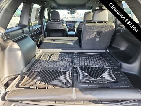 Used 2025 Jeep Grand Cherokee Limited w/ Luxury Tech Group II AWD/4WD image 30