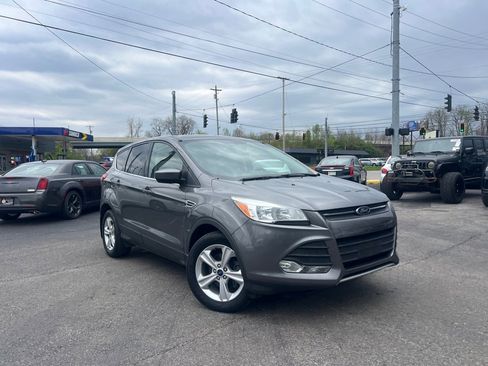 Used 2014 Ford Escape SE image 2