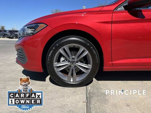 Used 2023 Volkswagen Jetta SE w/ Panoramic Sunroof Package image 6