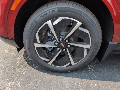 New 2025 Chevrolet Equinox EV LT image 9