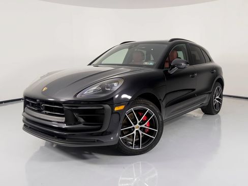 Certified 2023 Porsche Macan S AWD/4WD image 1