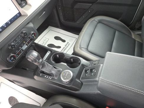 Used 2025 Ford Bronco Outer Banks AWD/4WD image 22