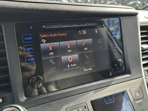 Used 2017 Toyota Sienna XLE image 25