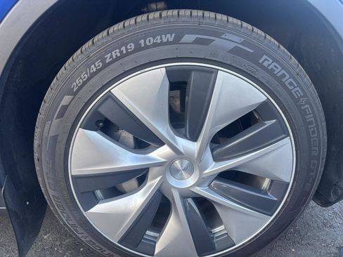 Used 2023 Tesla Model Y Long Range AWD/4WD image 10
