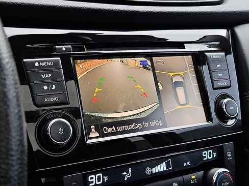 Used 2020 Nissan Rogue SL w/ Premium Package image 19