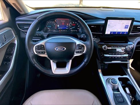 Used 2023 Ford Explorer Limited AWD/4WD image 6