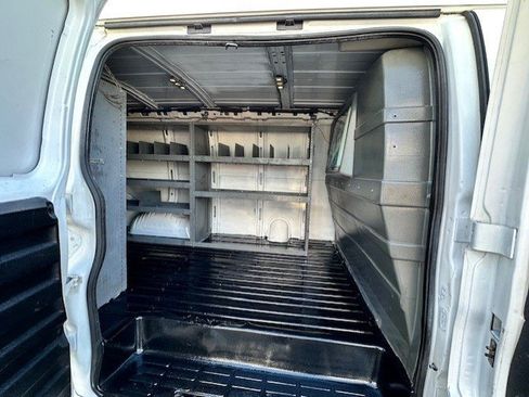 Used 2018 Chevrolet Express 2500 w/ Driver Convenience Package image 12