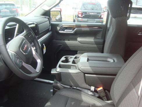 New 2026 GMC Sierra 1500 SLE w/ X31 Off-Road Package AWD/4WD image 17