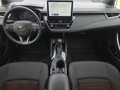 Certified 2025 Toyota Corolla SE w/ SE Premium Package FWD image 28