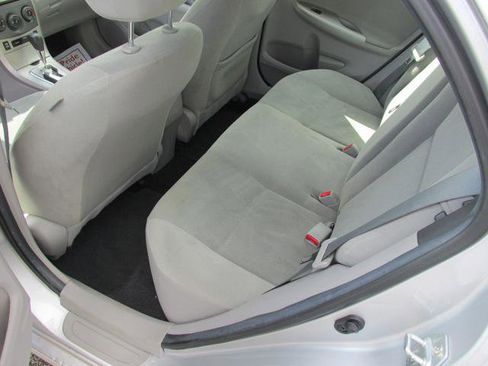 Used 2013 Toyota Corolla LE image 9